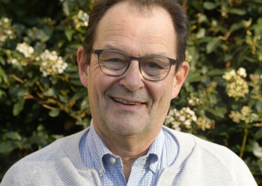 Photo de Laurent Surteauville, candidat de la liste Les Monts Citoyens aux élections municipales 2026 aux Monts d'Aunay (Aunay-sur-Odon, Bauquay, Campandré-Valcongrain, Danvou-la-Ferrière, Ondefontaine, Le Plessis-Grimoult et Roucamps)