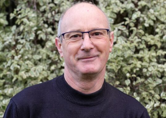 Photo de Philippe Delavallée, candidat de la liste Les Monts Citoyens aux élections municipales 2026 aux Monts d'Aunay (Aunay-sur-Odon, Bauquay, Campandré-Valcongrain, Danvou-la-Ferrière, Ondefontaine, Le Plessis-Grimoult et Roucamps)